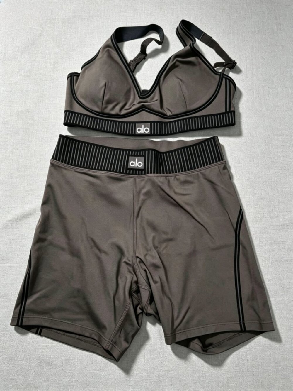 Alo Brown Sports Bra & Matching Shorts Set – Size M